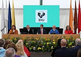 El lehendakari Pradales ha presidido el inicio del curso académico de la EHU