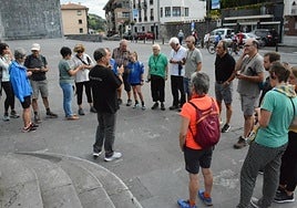 Jon Unanue, bisita gidatuko esataria, lehengo urteko talde batekin.