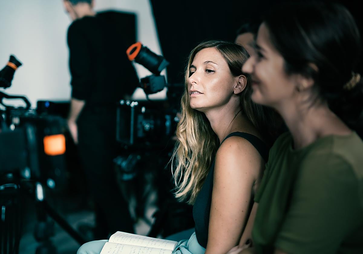 La realizadora Laura Hojman, durante el rodaje del documental 'Un hombre libre'.