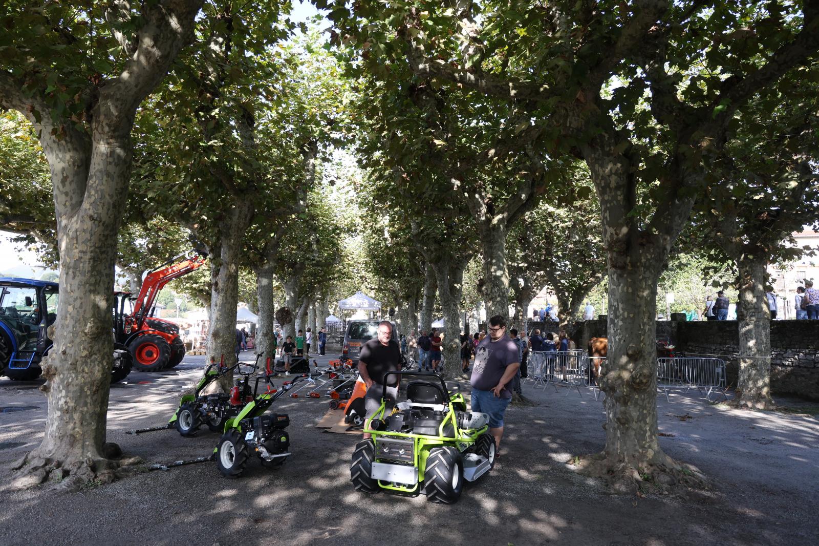 Gran ambiente en el Baserritar Eguna de Hondarribia