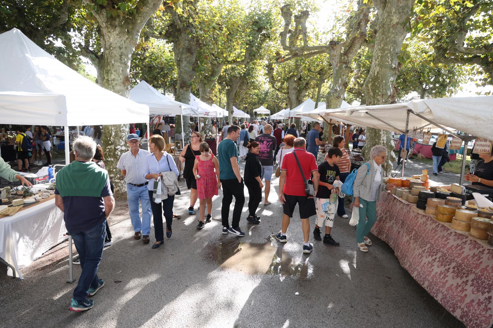 Gran ambiente en el Baserritar Eguna de Hondarribia