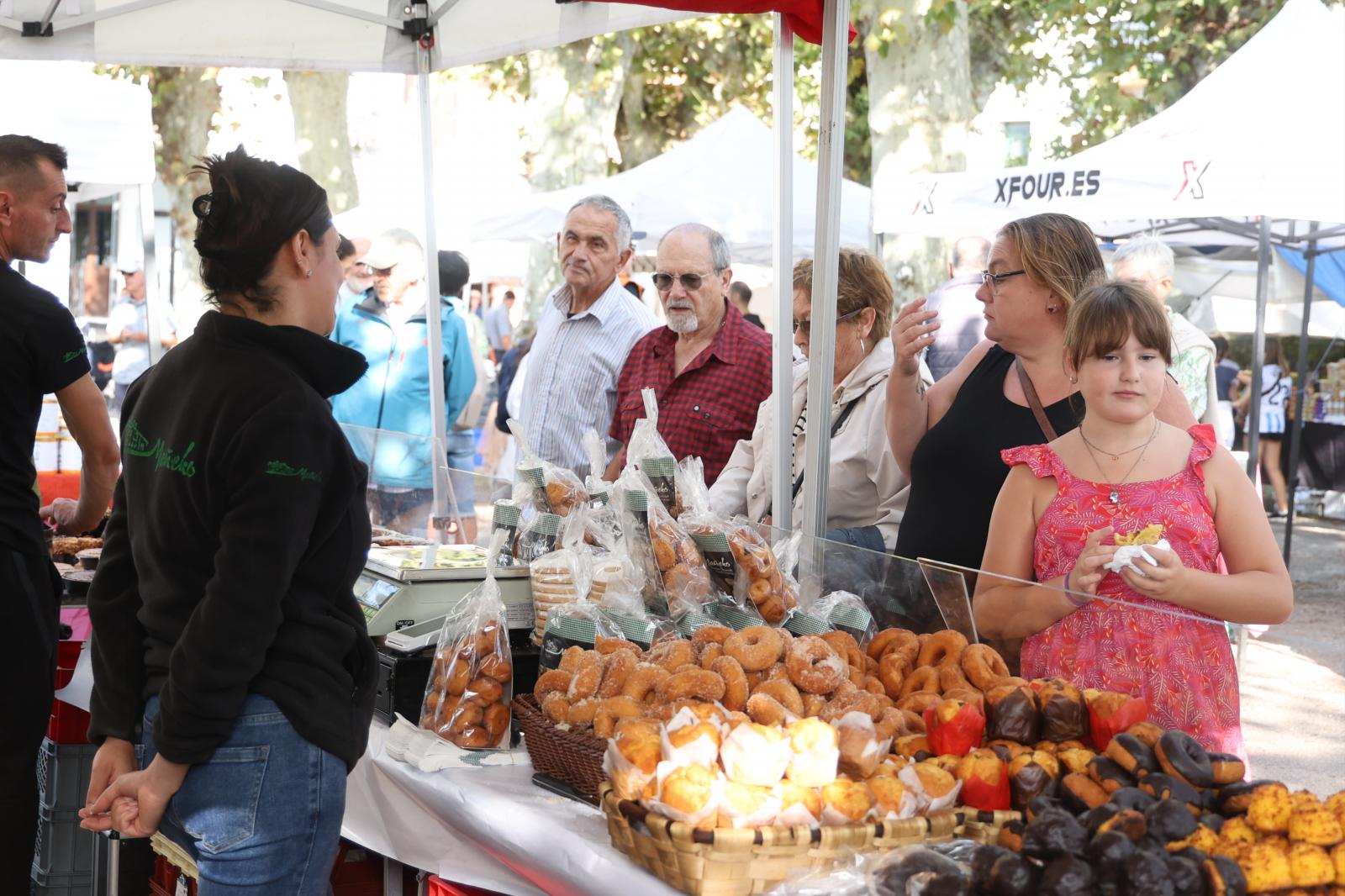 Gran ambiente en el Baserritar Eguna de Hondarribia