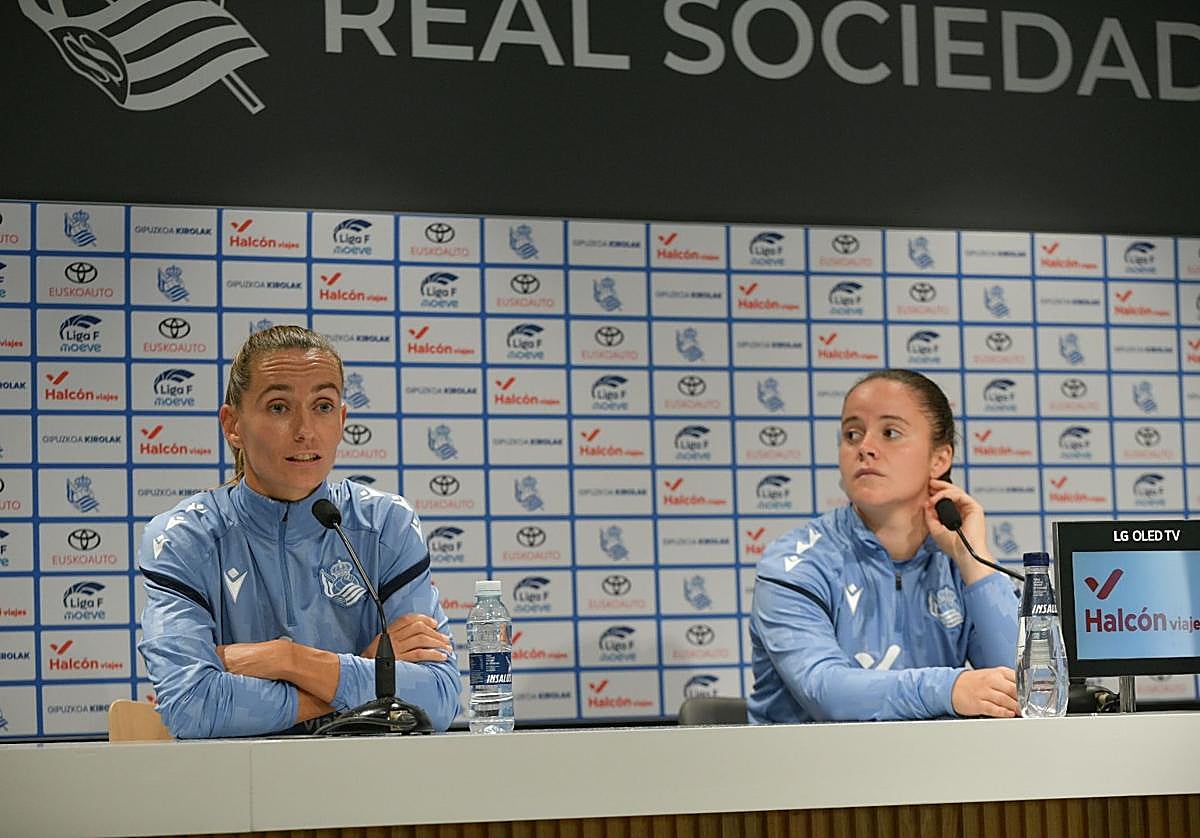 Ainhoa Moraza y Nerea Eizagirre durante la rueda de prensa de este jueves