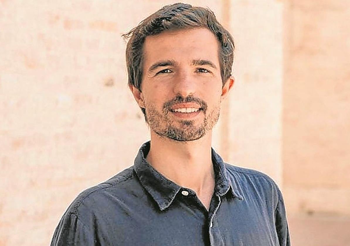 Autor también de otros estudios rebeldes y provocadores como 'Club a la fuga: tu equipo es un piso turístico', Vincent está ya en Donostia.