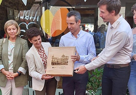 El homenaje el año pasado se le tributó al establecimiento Valen por su 50 aniversario.