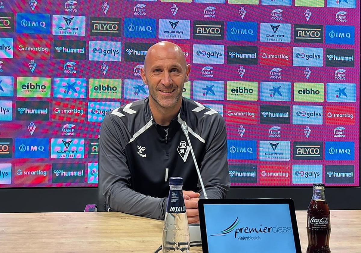 Iñaki Goikoetxea, técnico del Eibar, este jueves durante la rueda de prensa previa al partido del domingo en Ipurua contra el Levante.