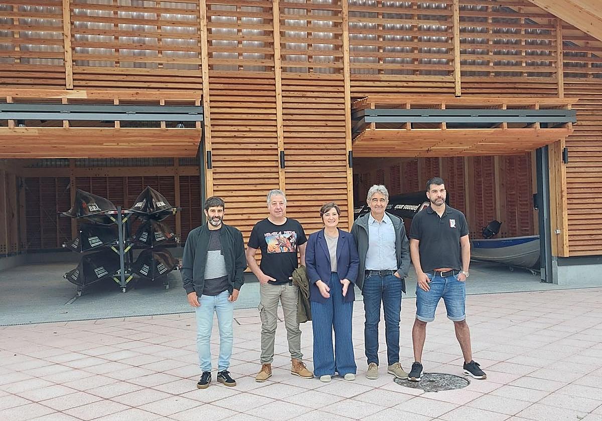 Representantes del club y el Ayuntamiento inauguran el edificio