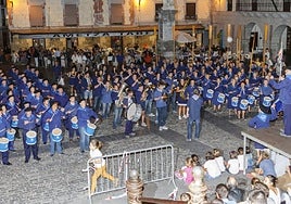 Un momento de la tamborrada que Anaiarte biltokia organizó la víspera del día del Kalbario de 2015, hace ahora una década.
