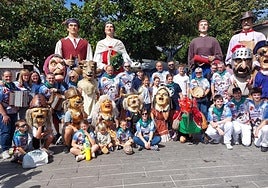 La comparsa Izugarria se acercó hasta la Alameda el jueves.