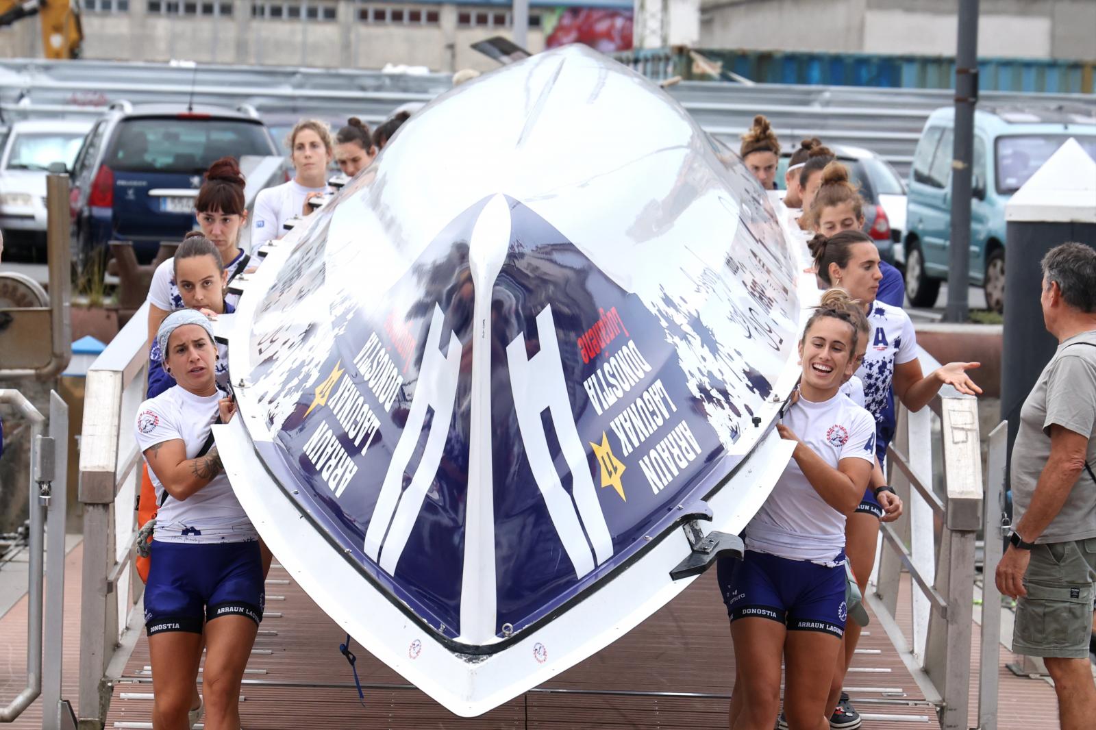 Arraun invita a DV a compartir un entrenamiento antes de la regata