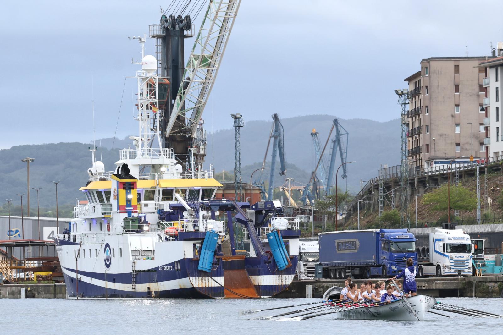 Arraun invita a DV a compartir un entrenamiento antes de la regata