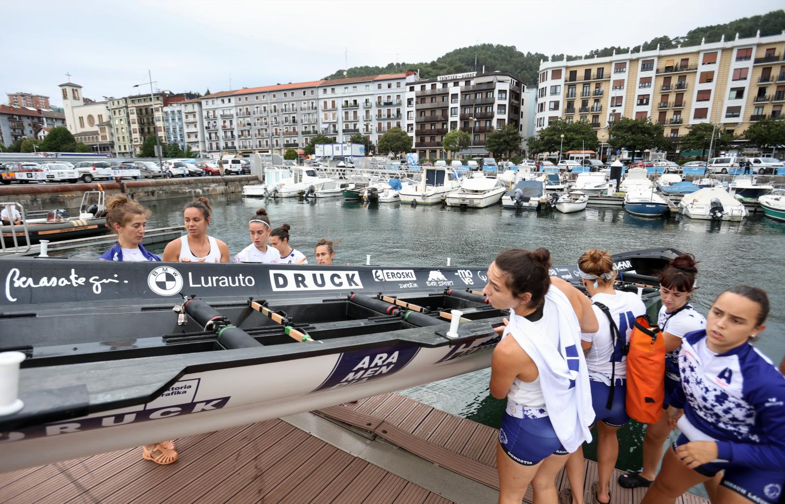 Arraun invita a DV a compartir un entrenamiento antes de la regata