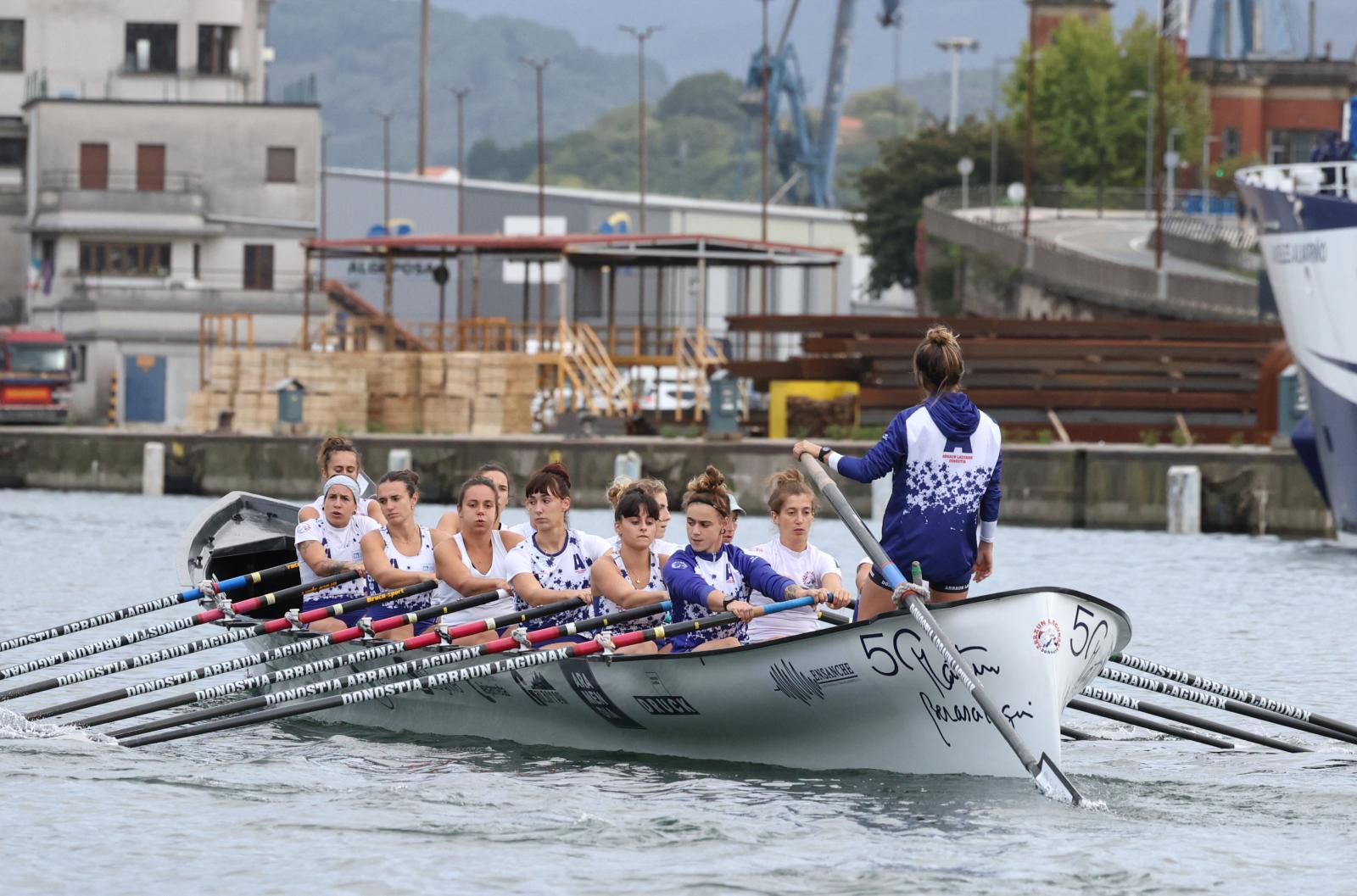 Arraun invita a DV a compartir un entrenamiento antes de la regata