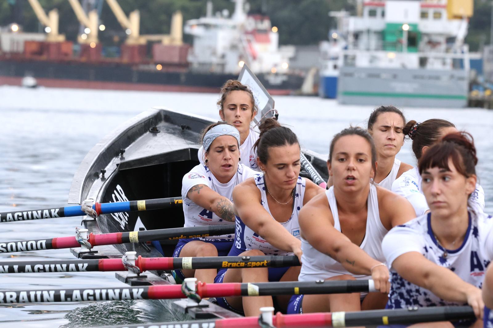 Arraun invita a DV a compartir un entrenamiento antes de la regata