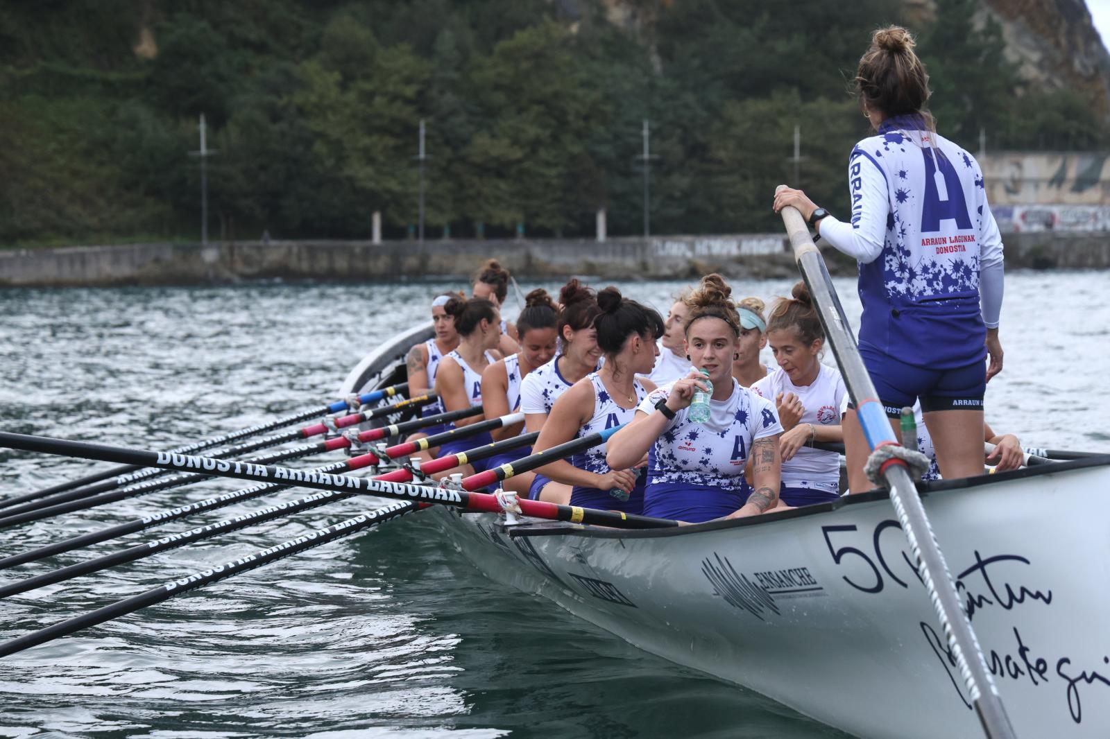 Arraun invita a DV a compartir un entrenamiento antes de la regata