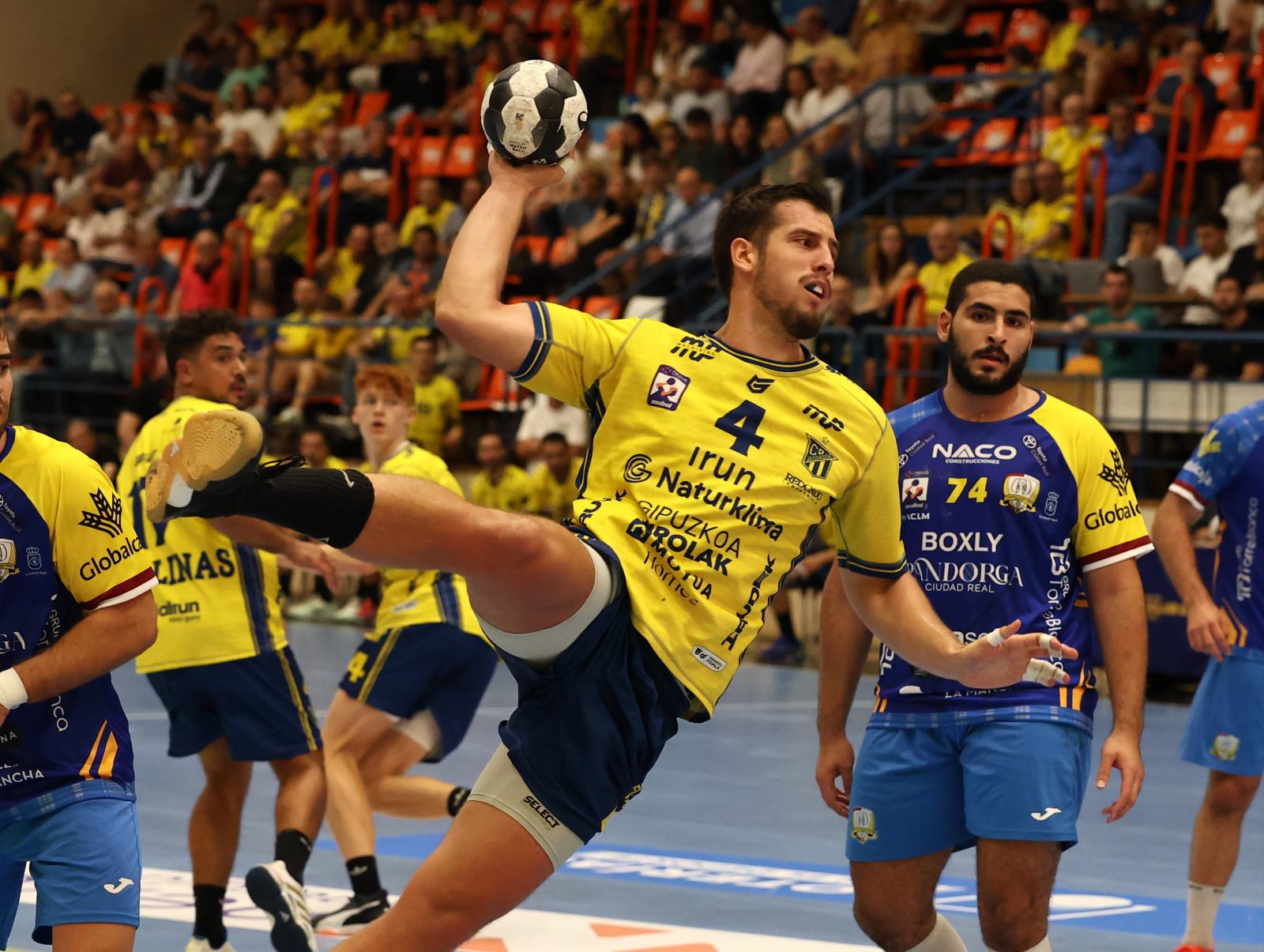 Remontada del Bidasoa: un debut con garra en Artaleku