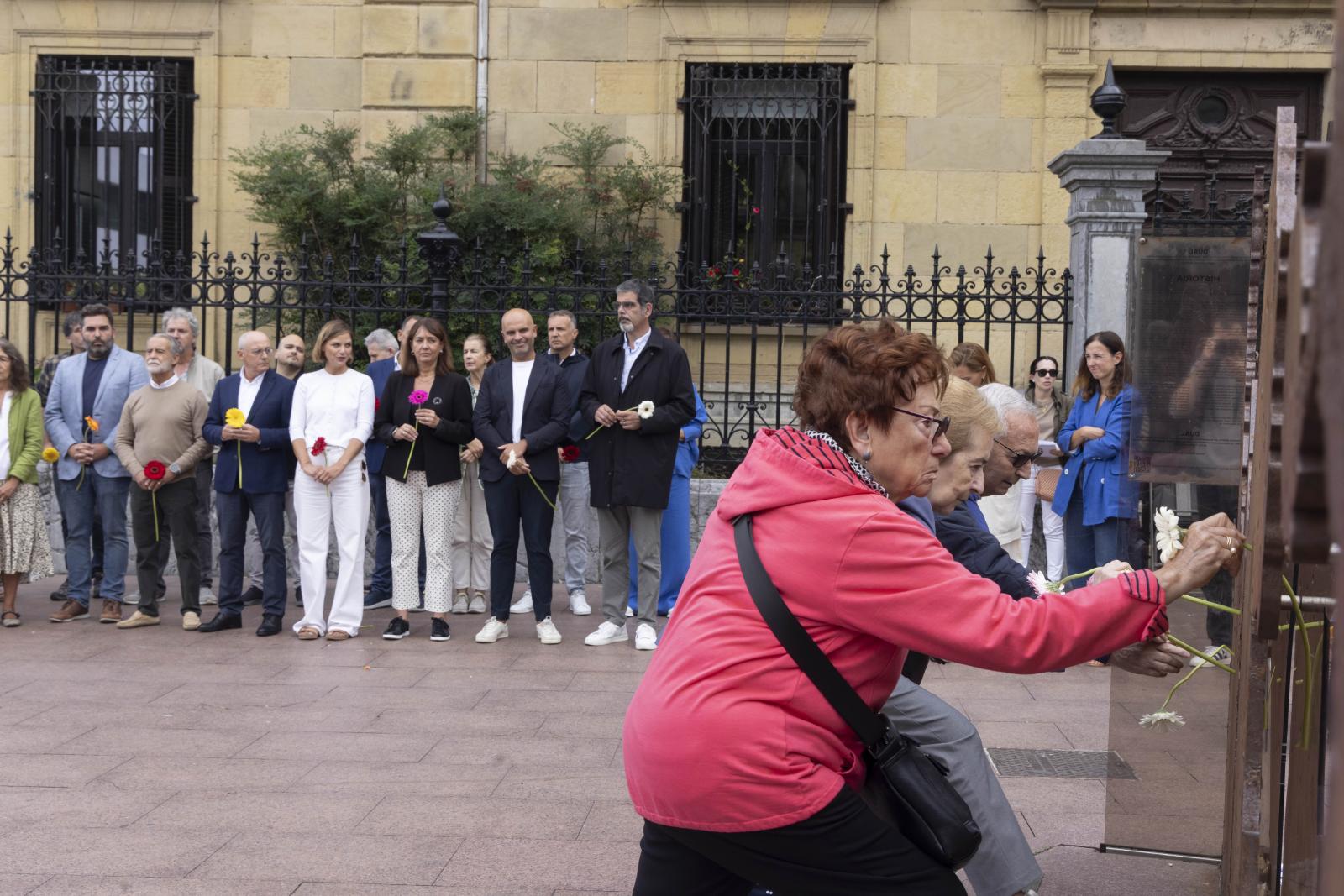 Ofrenda con motivo del Día de la Memoria Histórica