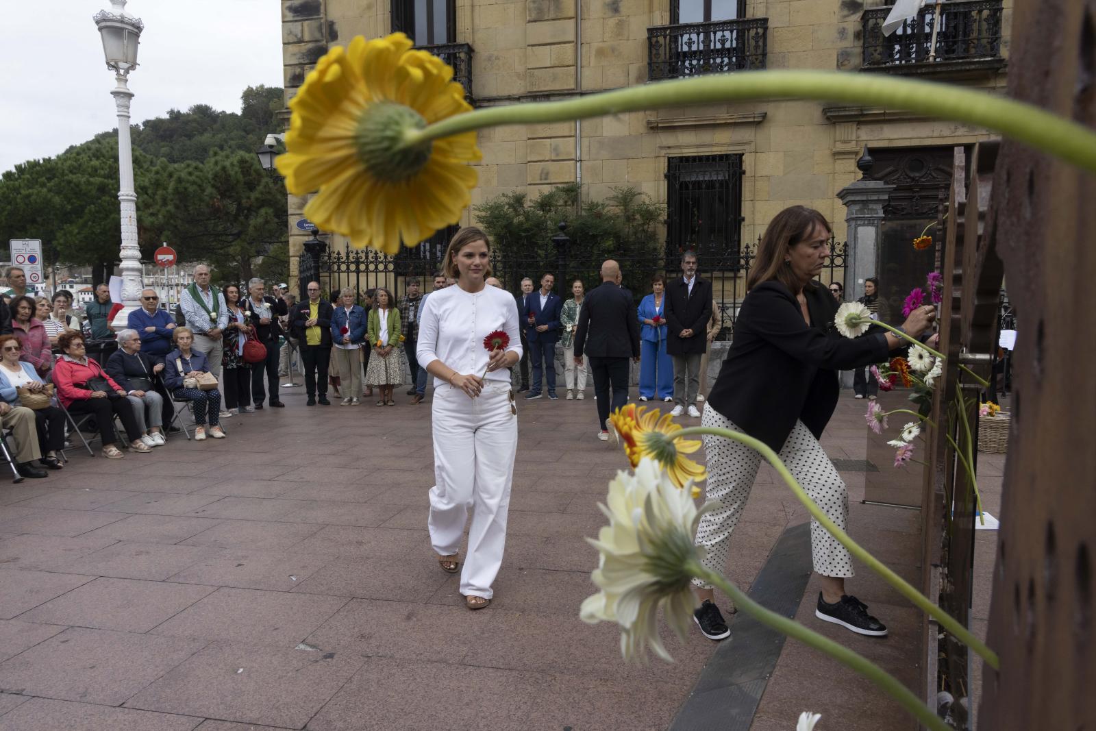 Ofrenda con motivo del Día de la Memoria Histórica
