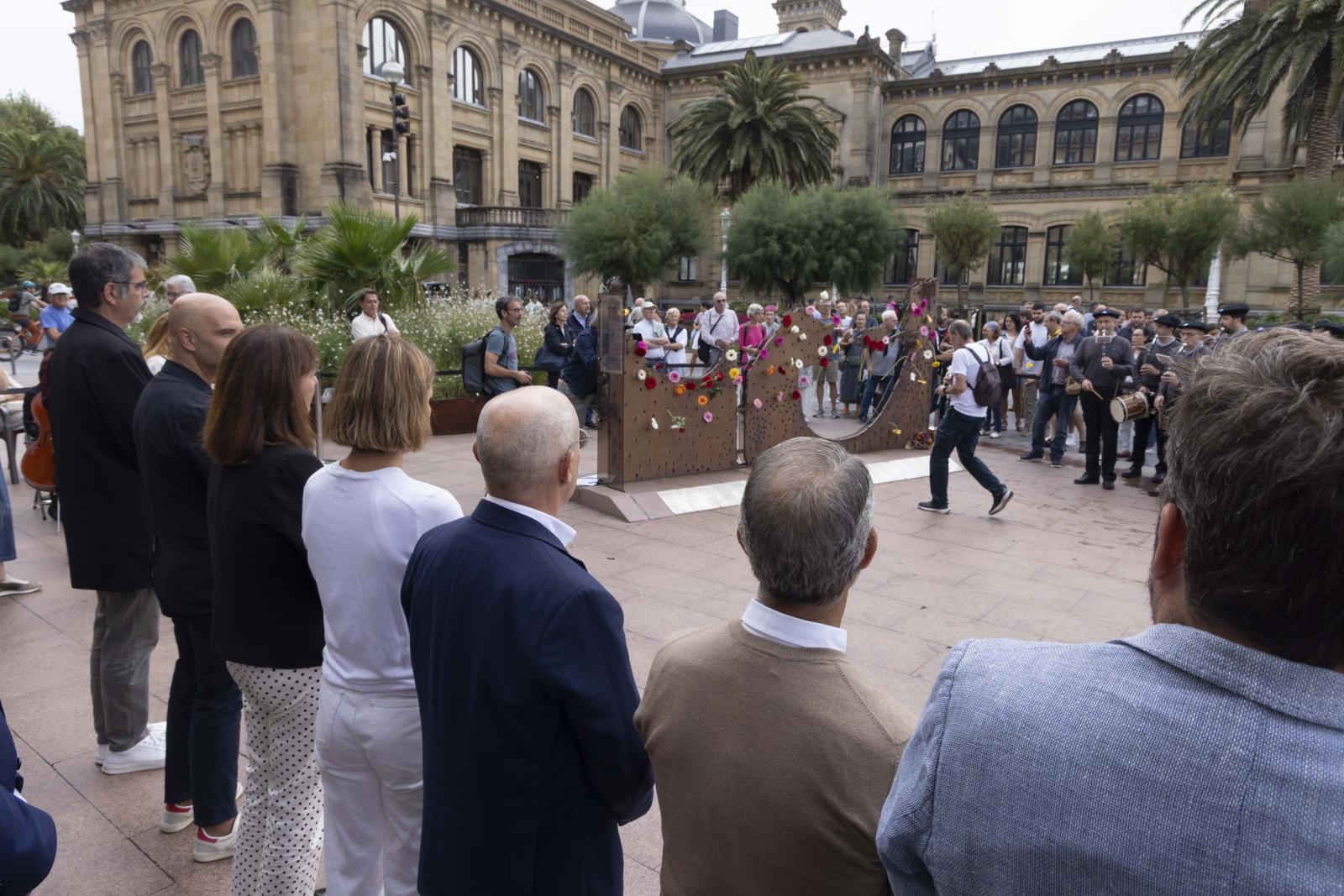 Ofrenda con motivo del Día de la Memoria Histórica