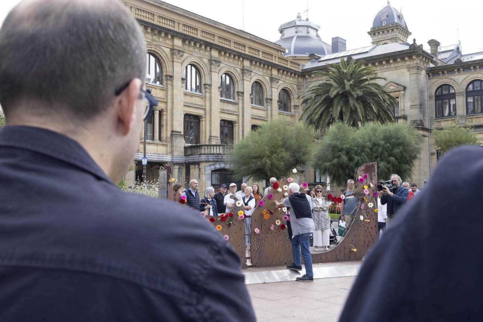 Ofrenda con motivo del Día de la Memoria Histórica