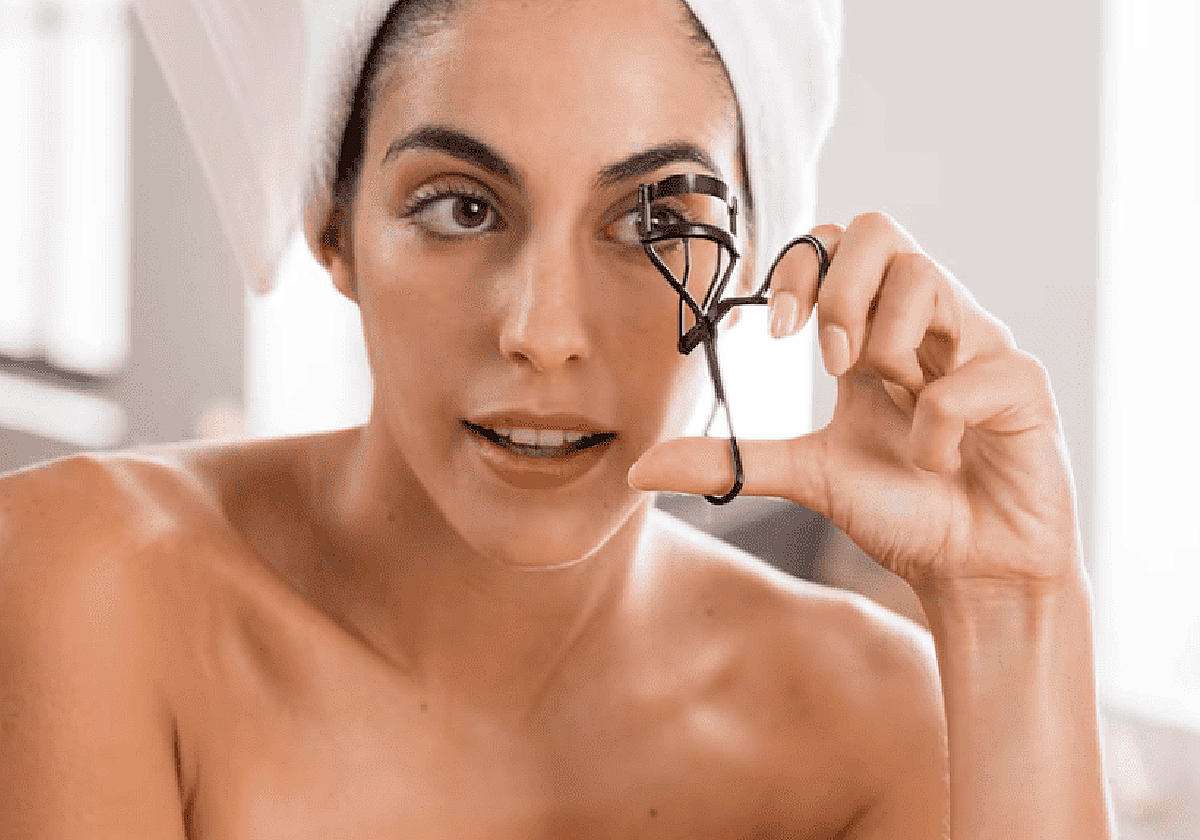 El rizador de pestañas, ¿es efectivo?