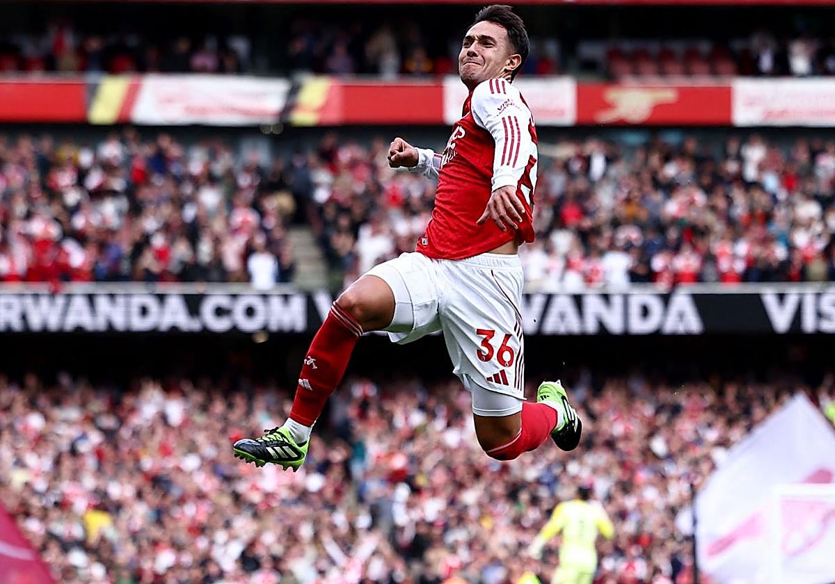 Martin Zubimendi celebra el gol logrado con el Arsenal ante el Noth