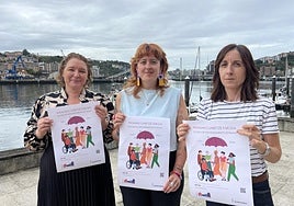 La concejala Laura Ré, en el centro, con las técnicas de Igualdad Laura Roux y Jaione Gómez.