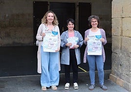 Irati Odriozola, técnica de euskera de UEMA; la concejala de Euskera, Aiako Harria Gaztelumendi; y la técnica municipal de euskera, Aitziber Arnaiz.