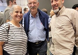 Maria José Bayón y Adolfo Beneitez, con Pedro Subijana.