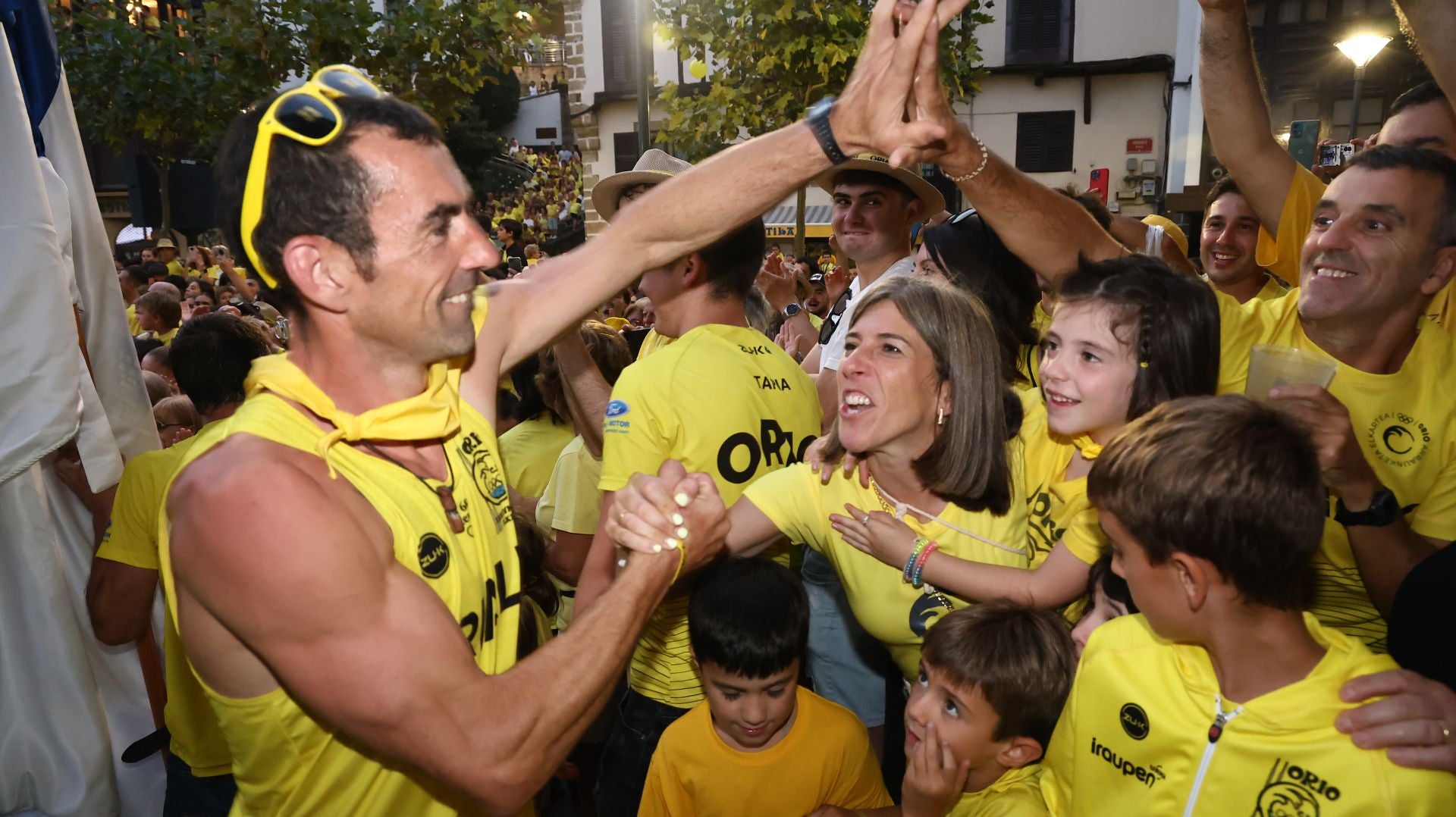 Gran recibimiento a la trainera de Orio
