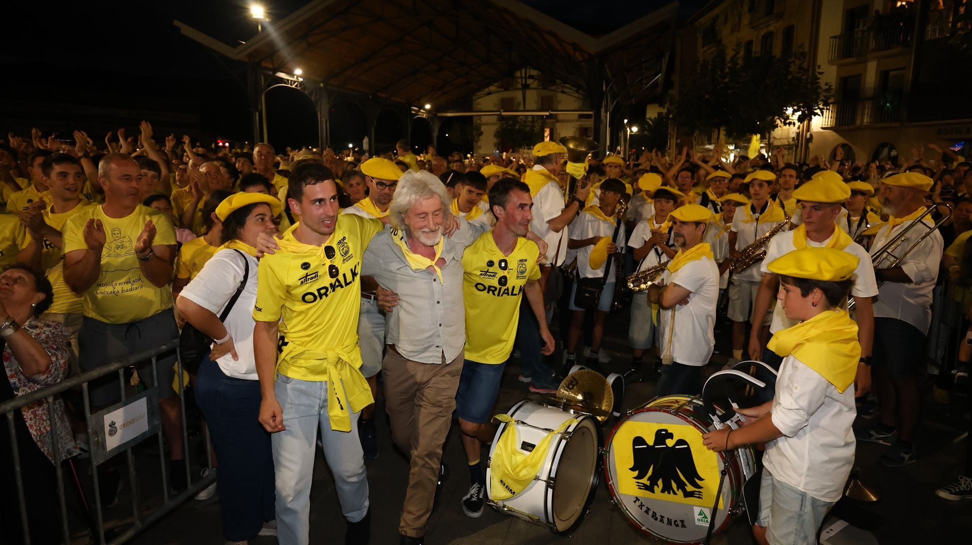 Gran recibimiento a la trainera de Orio