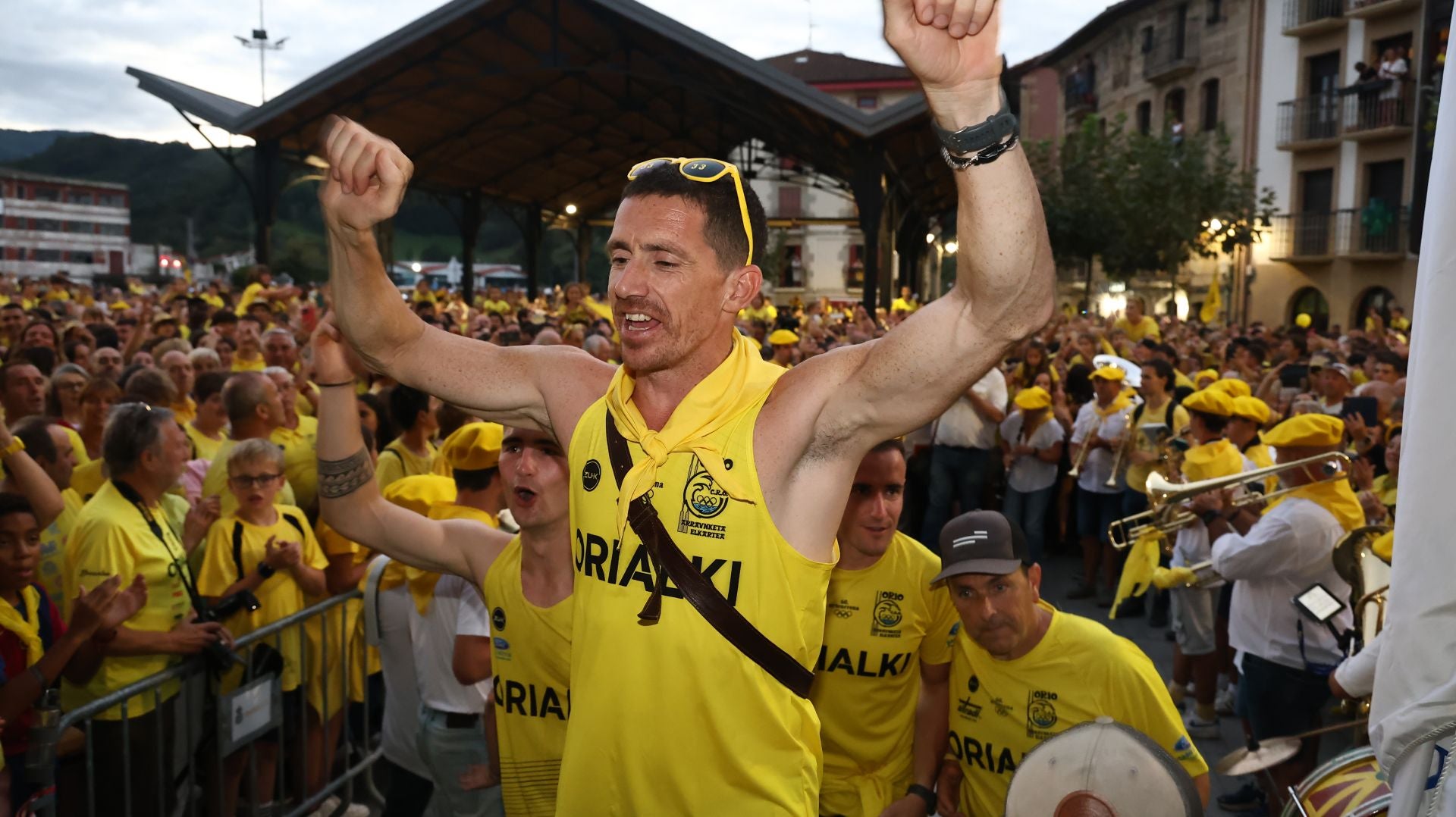 Gran recibimiento a la trainera de Orio