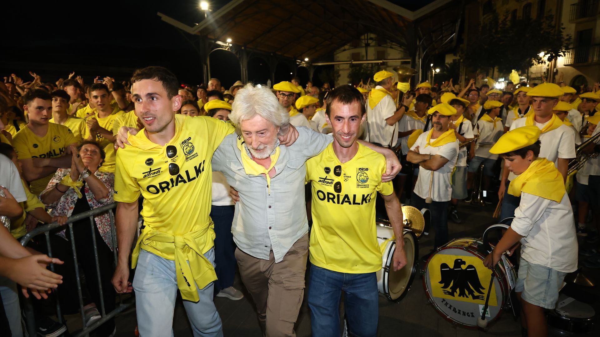 Gran recibimiento a la trainera de Orio