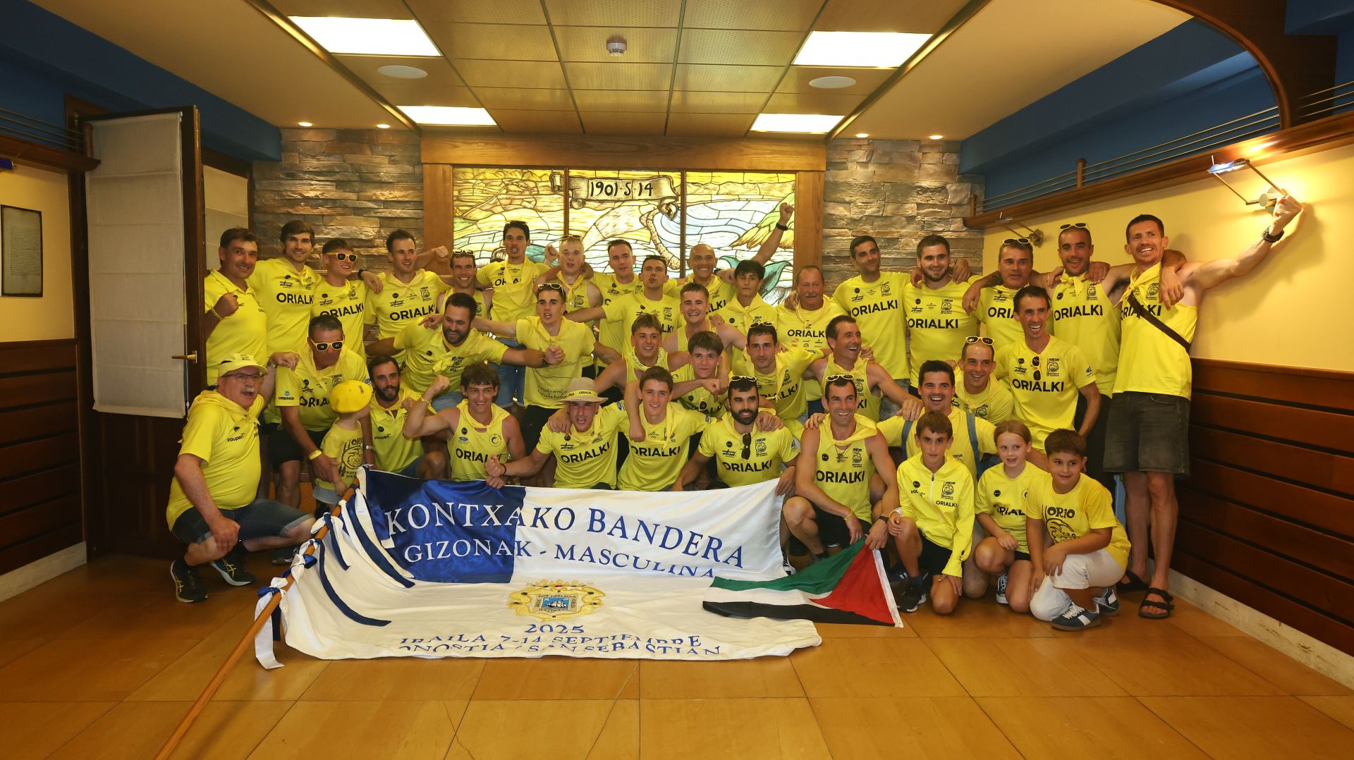 Gran recibimiento a la trainera de Orio