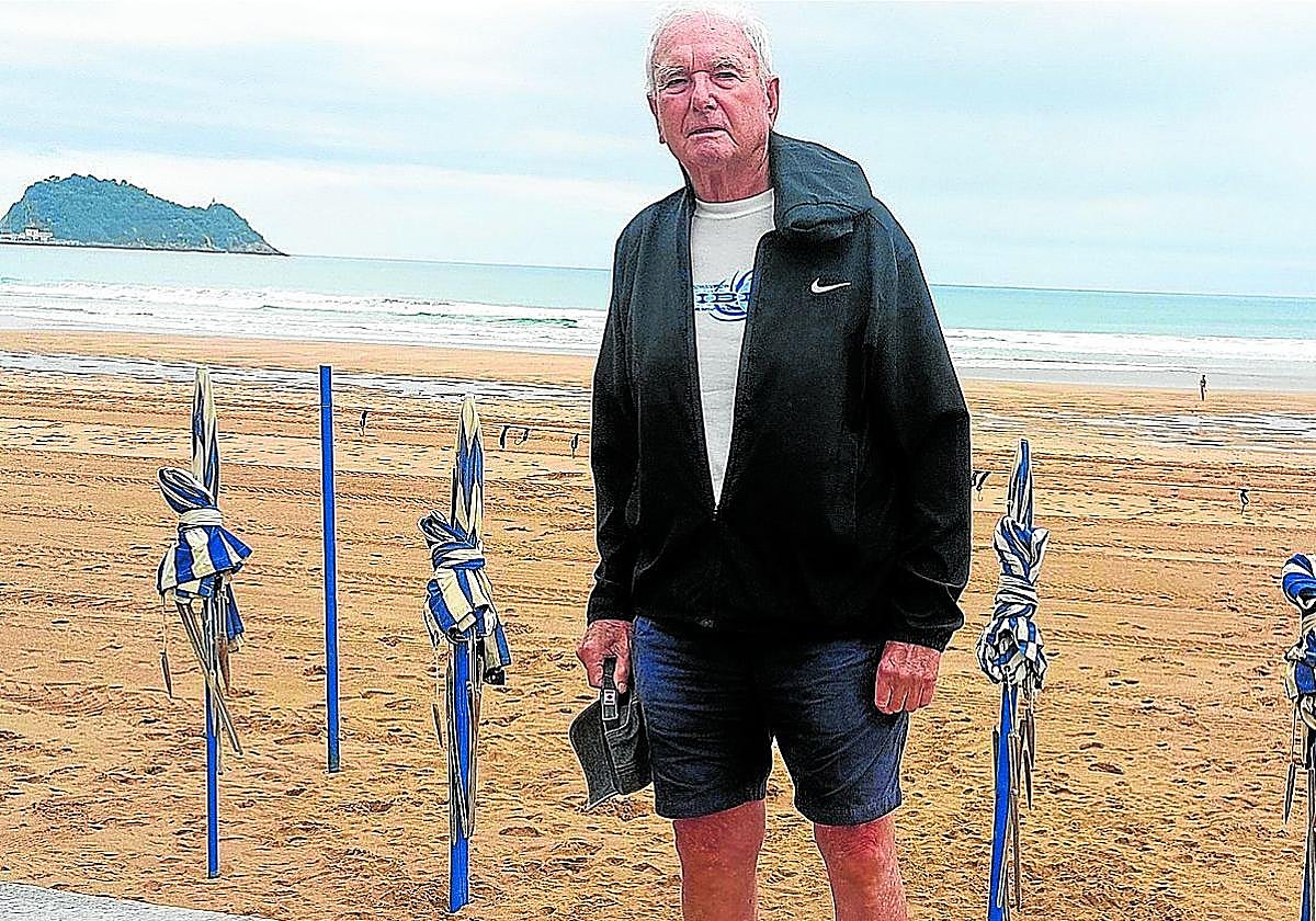 A sus 95 años, Luis Clerigué presenta un aspecto envidiable. En la imagen, a la altura de su toldo.