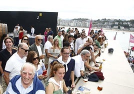 La terraza superior fue el lugar perfecto para seguir las regatas en buena compañía y para disfrutar de la buena compañía