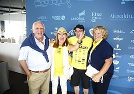 Photocall de la fiesta de DV para disfrutar de la Bandera de La Concha