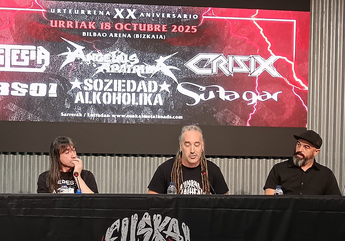 Musikariak eta antolatzaileak, Euskal Metalheads Fest jaialdiaren aurkezpenean.