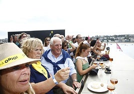 Los invitados tuvieron la oportunidad de disfrutar del espectáculo de la Regata de La Concha desde primera línea
