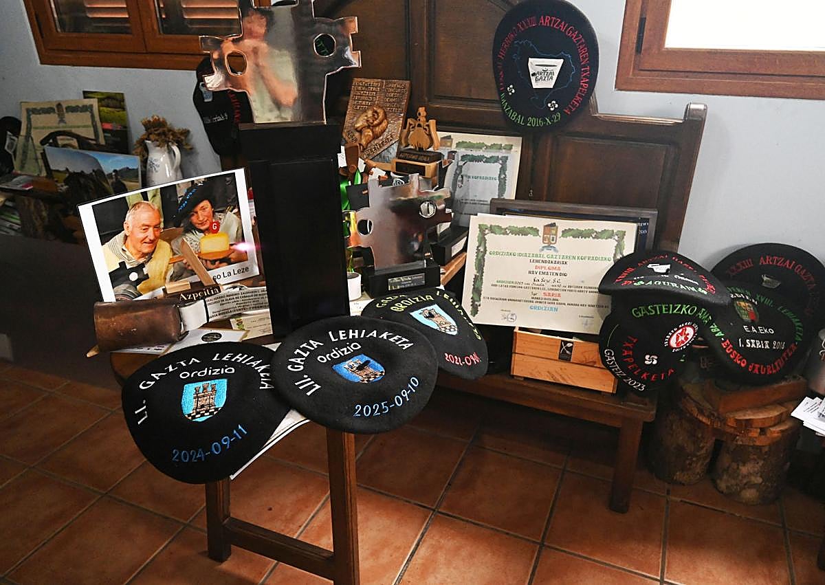 Imagen secundaria 1 - «Hay que abrir un debate sobre el queso ahumado»