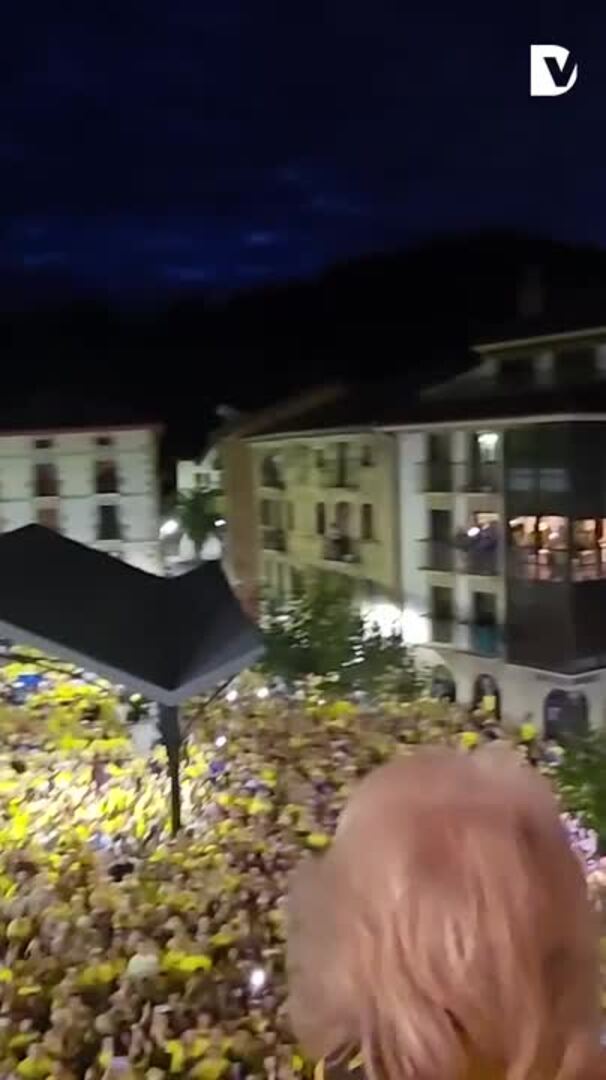 Orio se da un baño de masas con su gente tras ganar la Bandera de La Concha