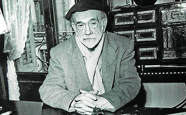 Pío Baroja en su casa de Madrid.