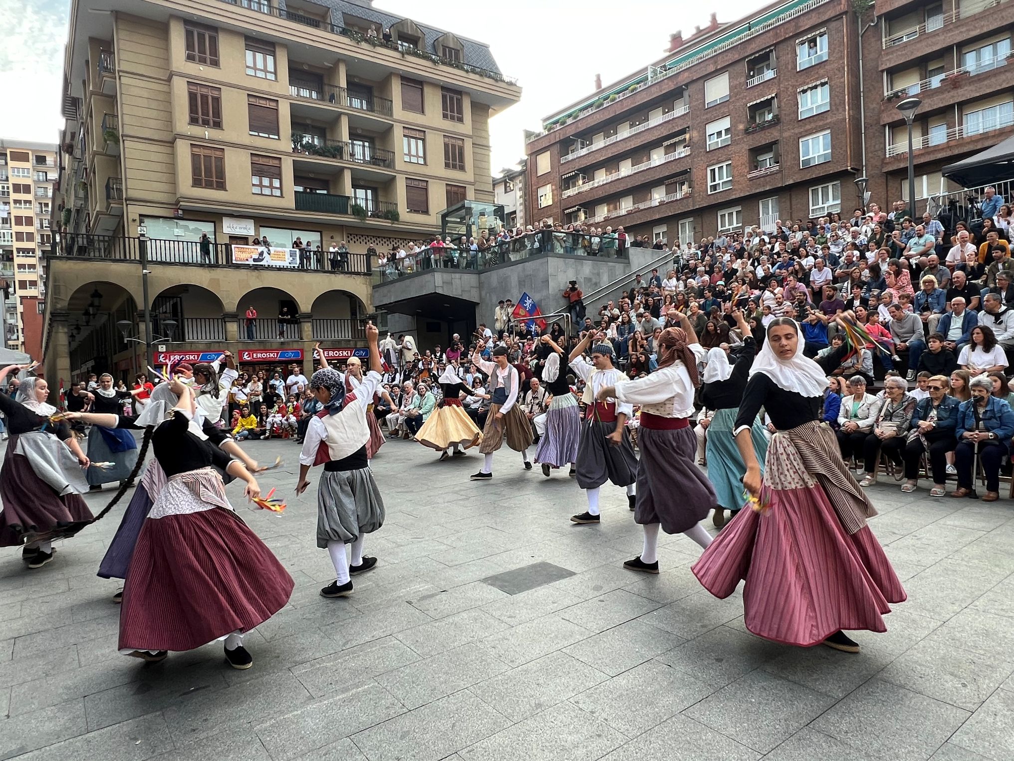 Urretxu, munduko folklorearen ispilu