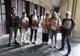 Maitena Illarramendi eta Iñigo Sarasola (eskubian) eta Kateriñen beste senide batzuk.