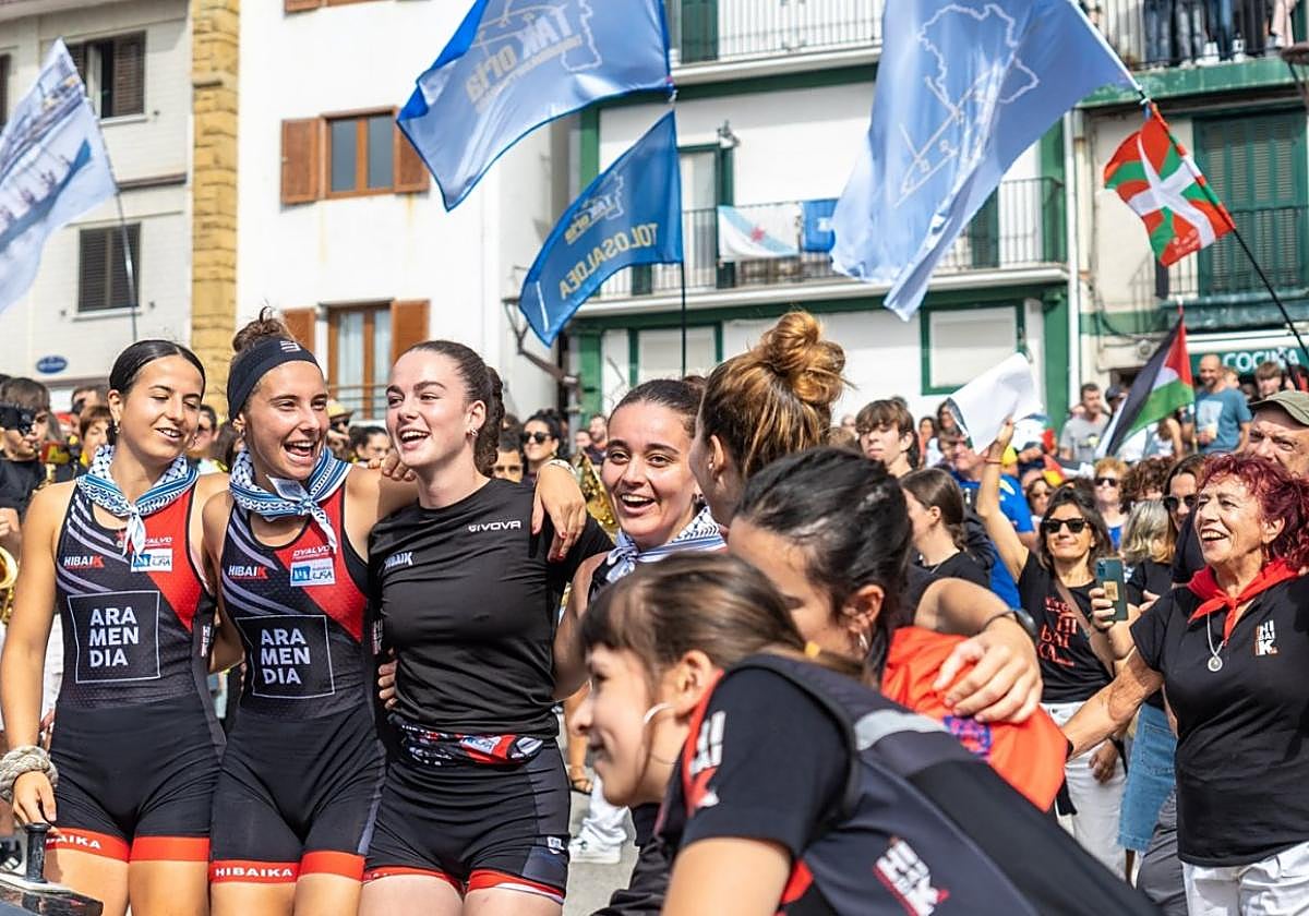 Las remeras errenteriarras celebran el gran año realizado.