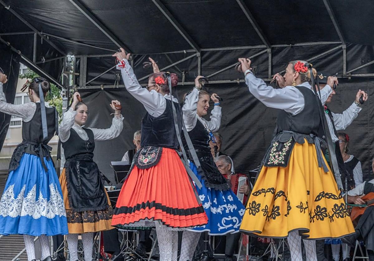 La sede social y alrededores acogieron la programación de la Semana Cultural de la Casa de Extremadura.