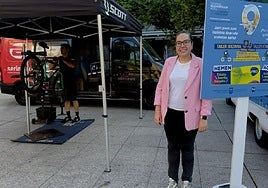 El taller reparador de bicicletas se vio acompañado de un servicio de tramitación de tarjetas Mugi.
