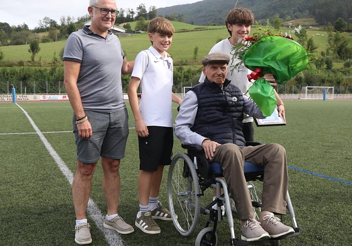 El CDE rinde homenaje a José Arakistain, el jugador más destacado de la historia del club