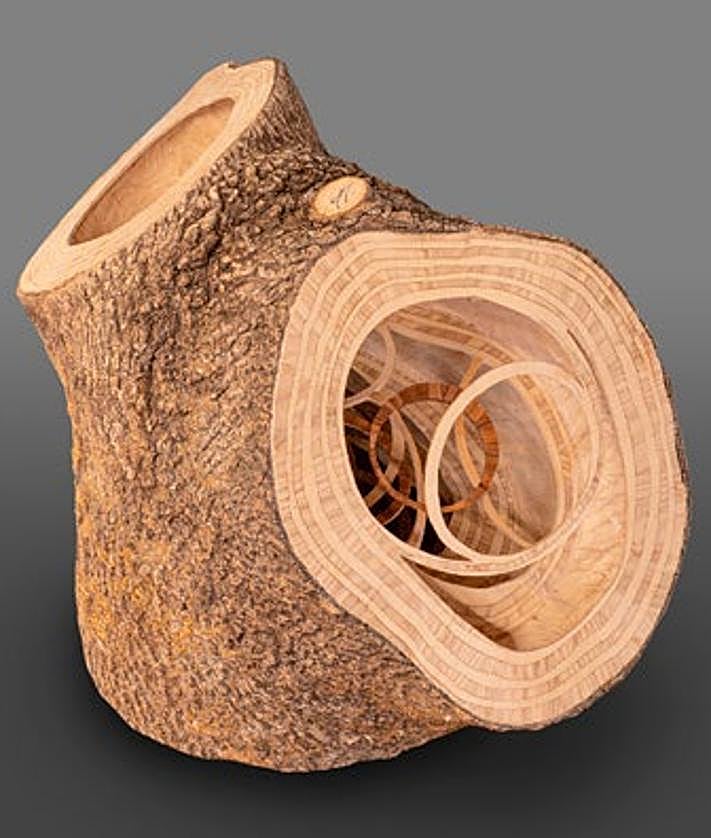 Imagen secundaria 2 - Imágenes de algunas de las obras que se pueden ver en la ganbara del ayuntamiento de Berastegi.