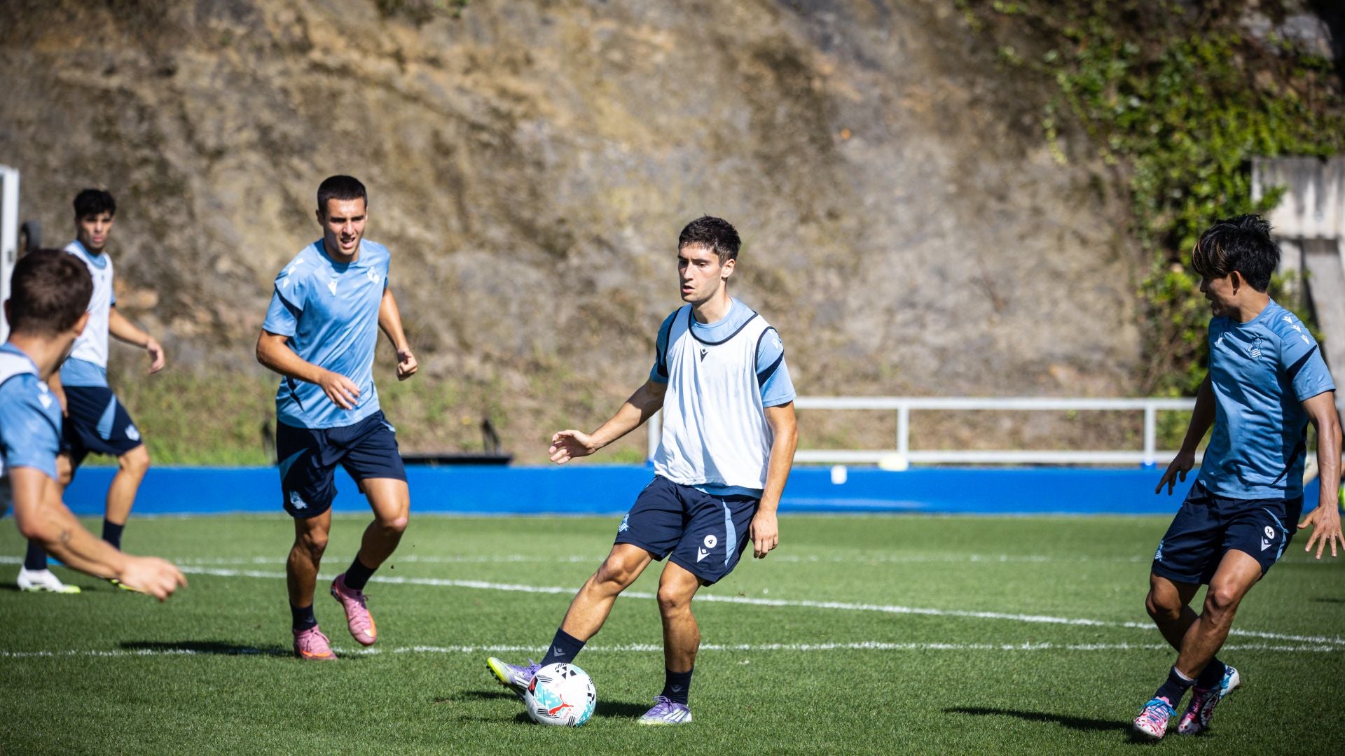 Sergio dirige un entrenamiento con muchas novedades